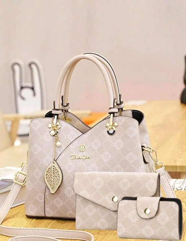 Three Pieces Set Classic Tote Handbag] This Year'S Is The Three Pieces Set Of Mother And Bags, Featuring A Classic Large-Capacity Women'S Casual Tote, A High-End Stylish Handbag With A Vintage Design